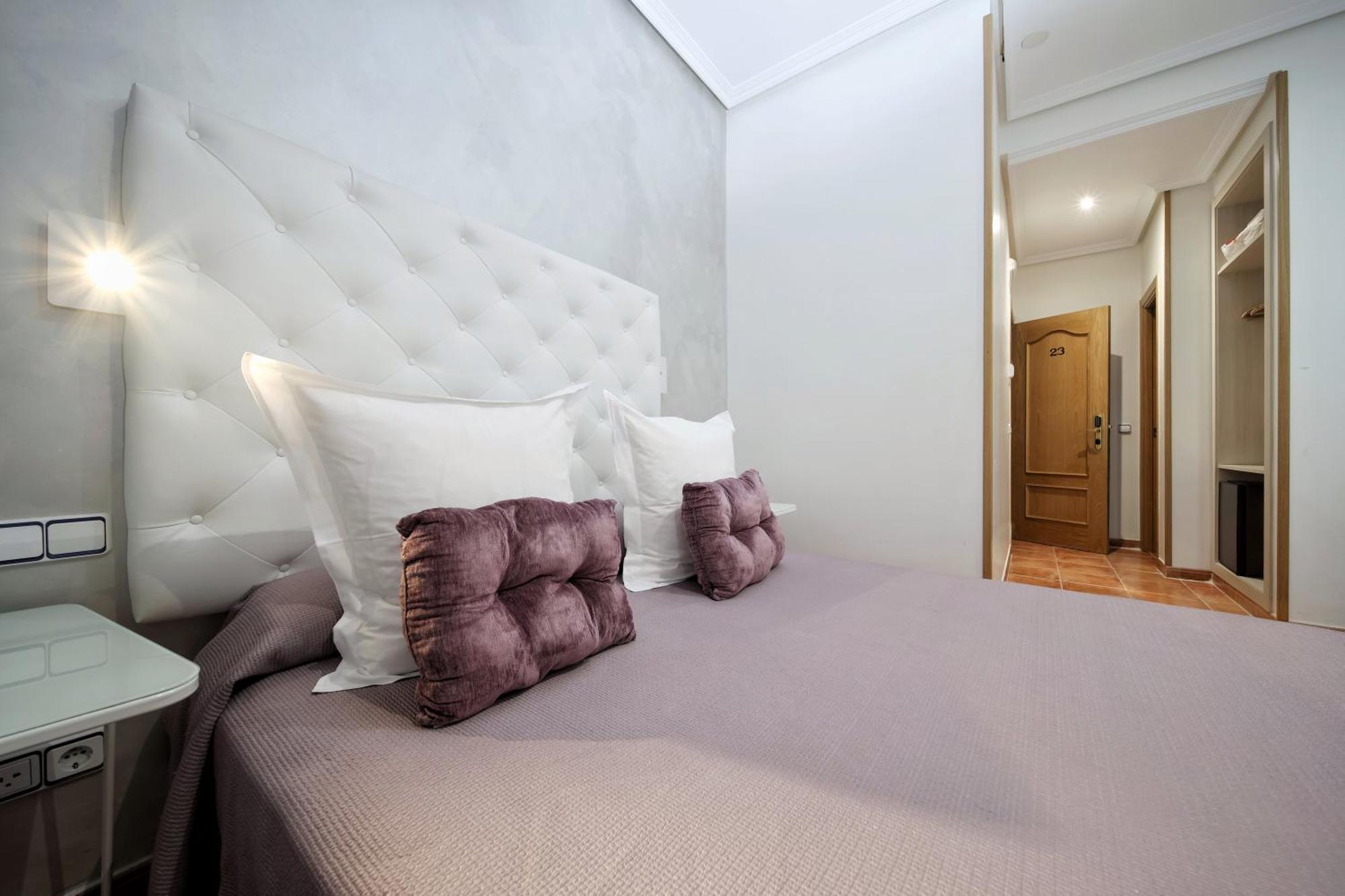 Hostal Las Fuentes (Adults Only) Madrid Ngoại thất bức ảnh