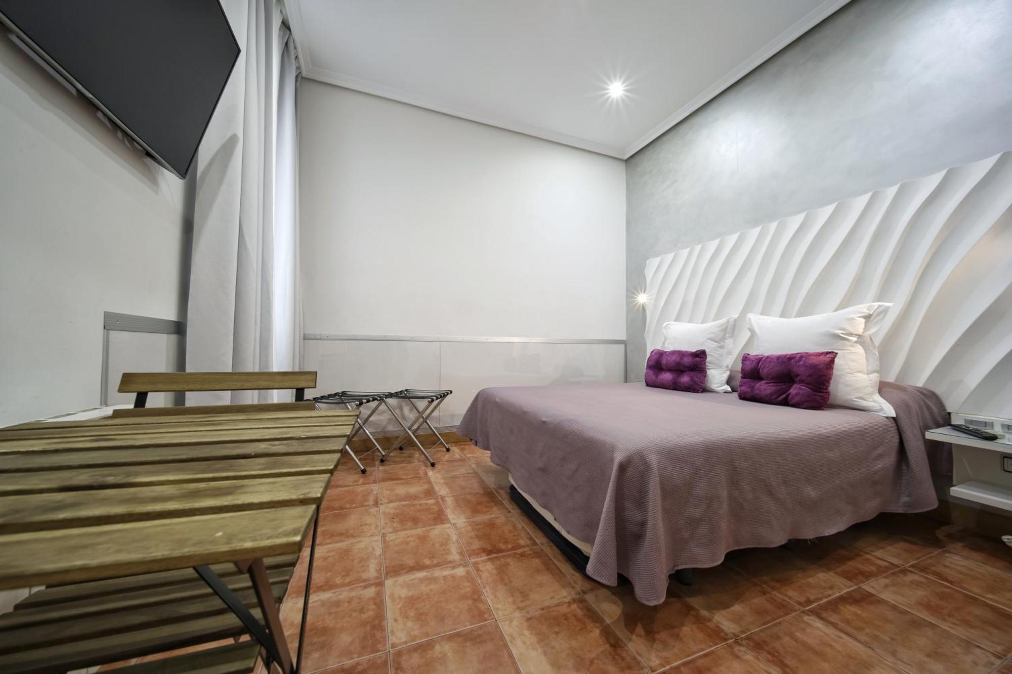 Hostal Las Fuentes (Adults Only) Madrid Ngoại thất bức ảnh