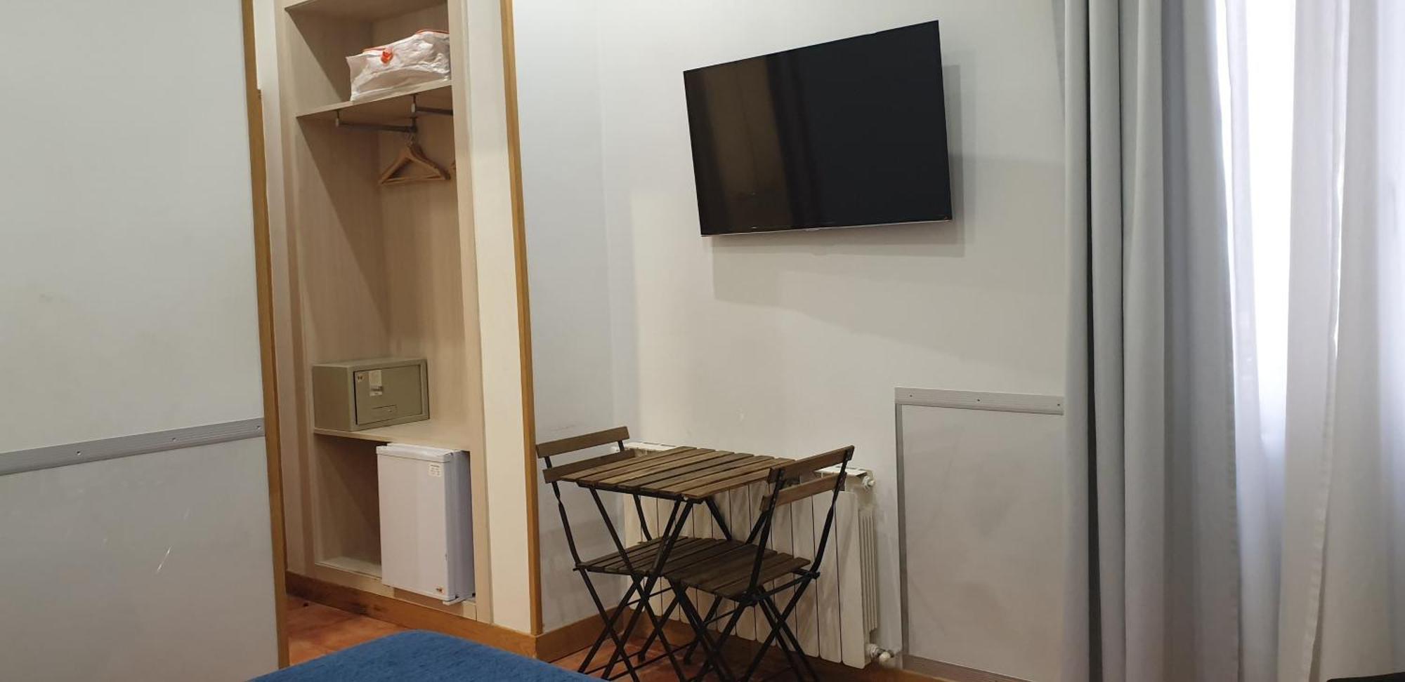 Hostal Las Fuentes (Adults Only) Madrid Ngoại thất bức ảnh