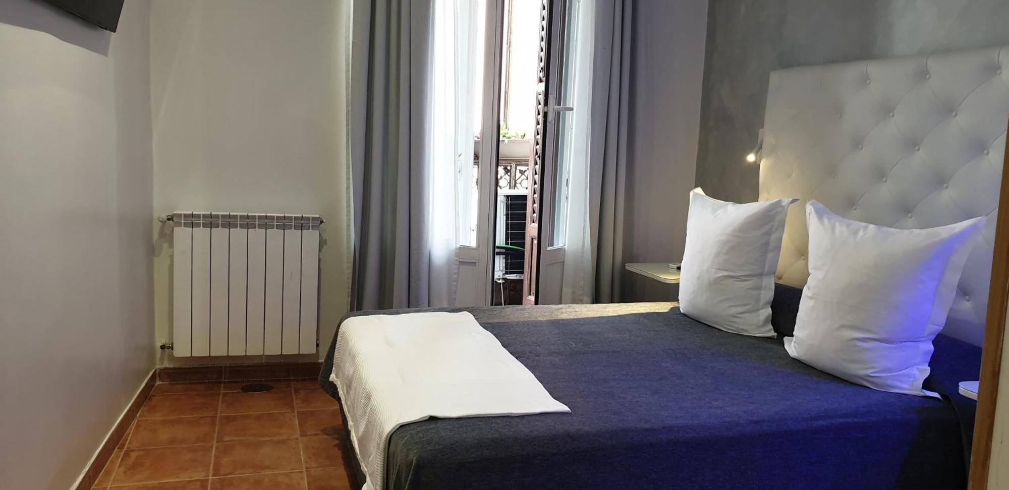 Hostal Las Fuentes (Adults Only) Madrid Ngoại thất bức ảnh
