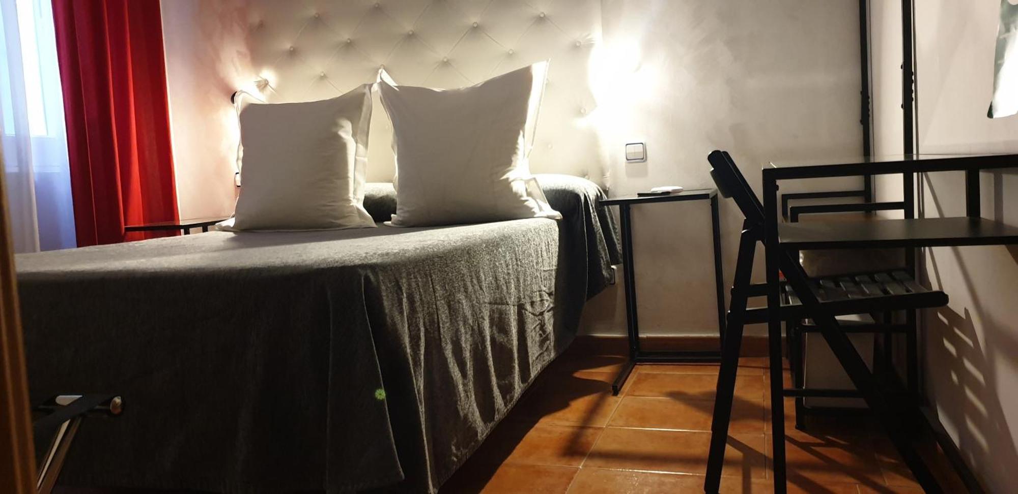 Hostal Las Fuentes (Adults Only) Madrid Ngoại thất bức ảnh
