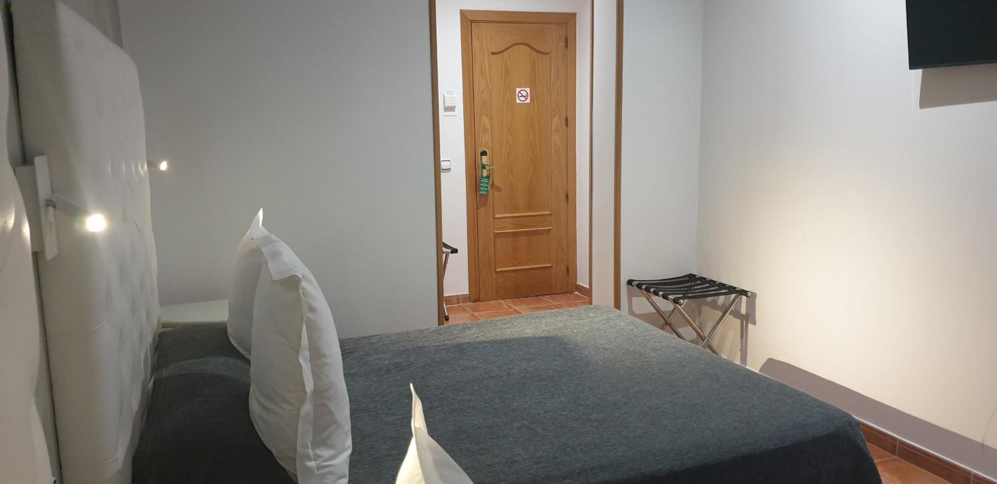 Hostal Las Fuentes (Adults Only) Madrid Ngoại thất bức ảnh
