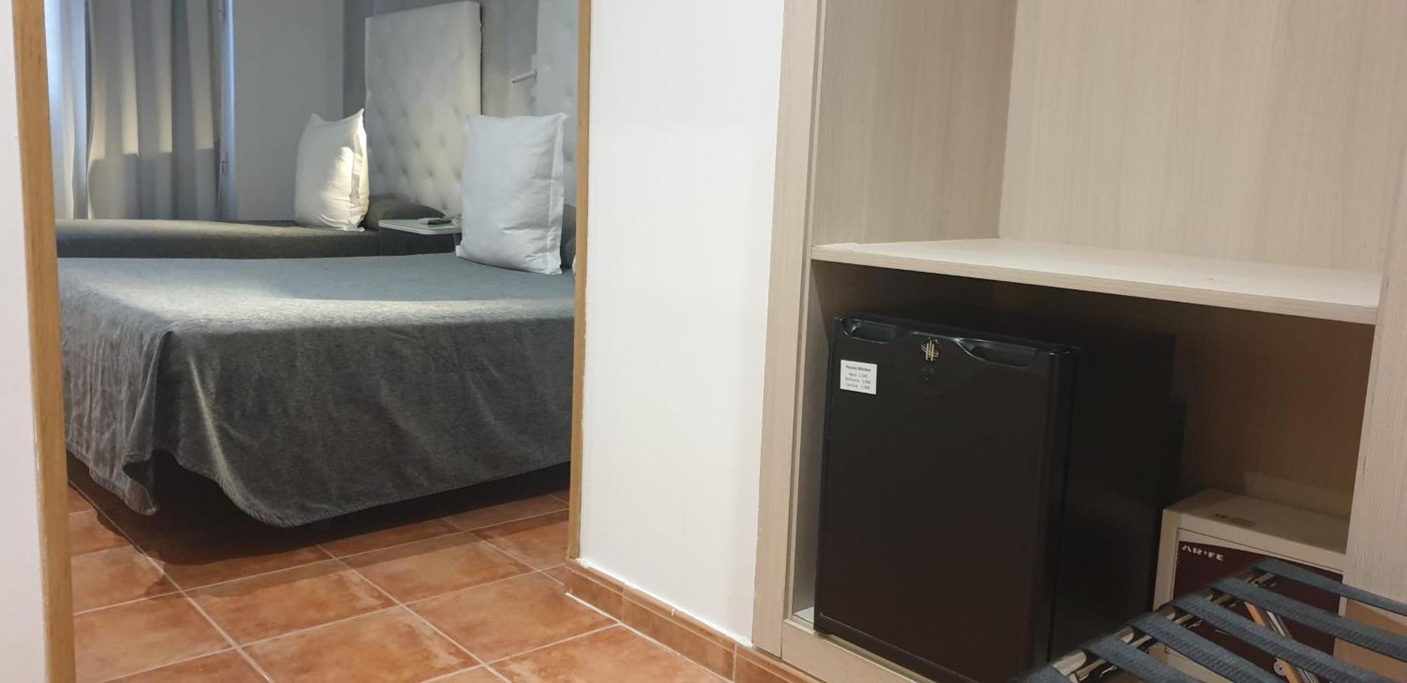 Hostal Las Fuentes (Adults Only) Madrid Ngoại thất bức ảnh