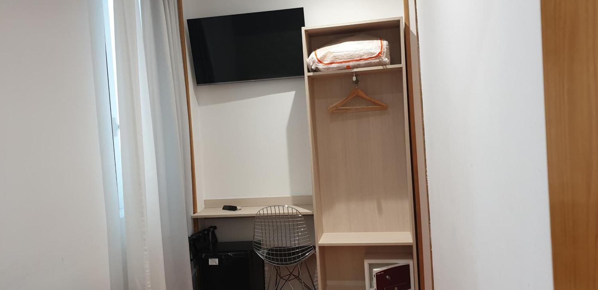 Hostal Las Fuentes (Adults Only) Madrid Ngoại thất bức ảnh