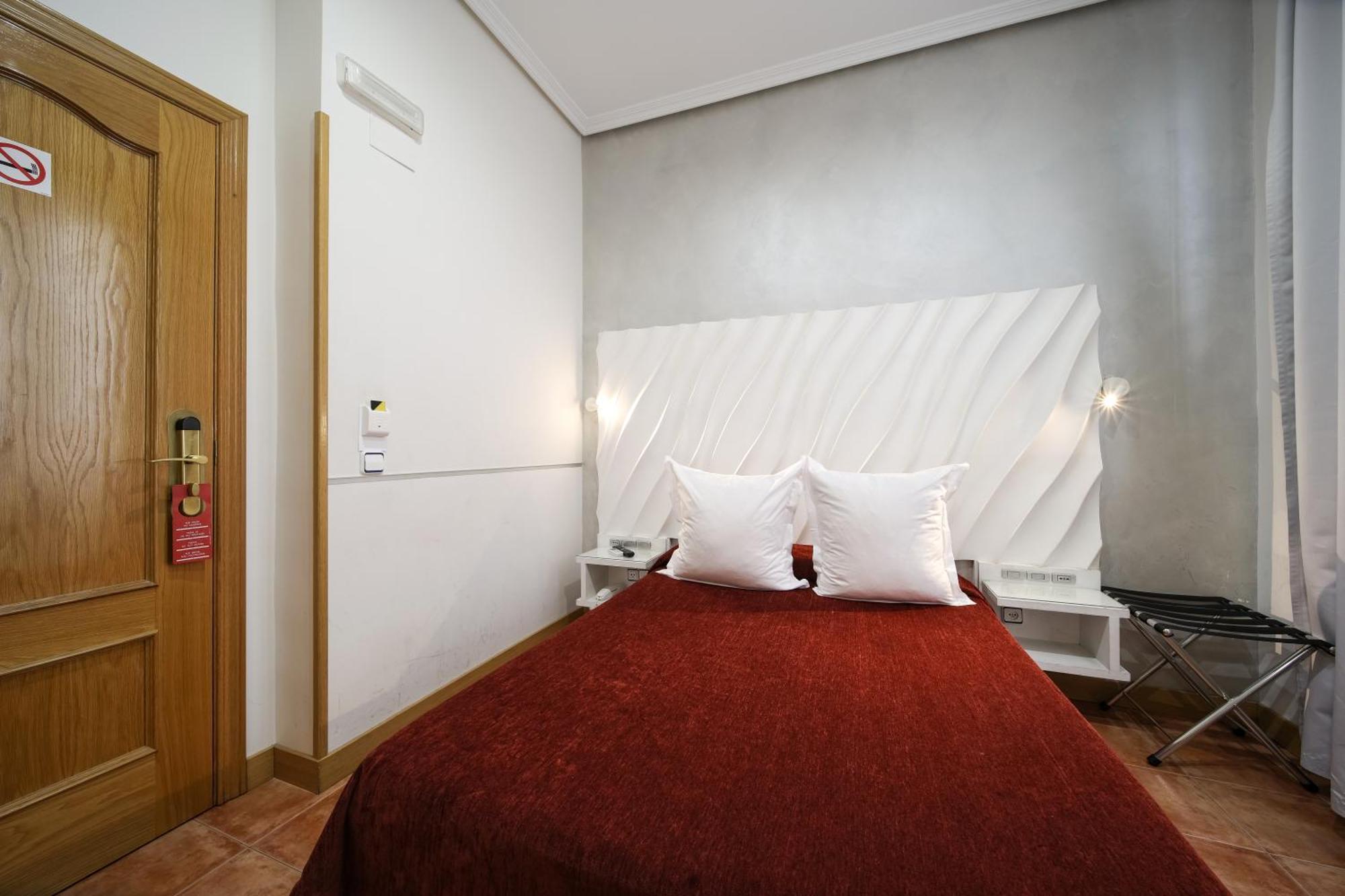 Hostal Las Fuentes (Adults Only) Madrid Ngoại thất bức ảnh